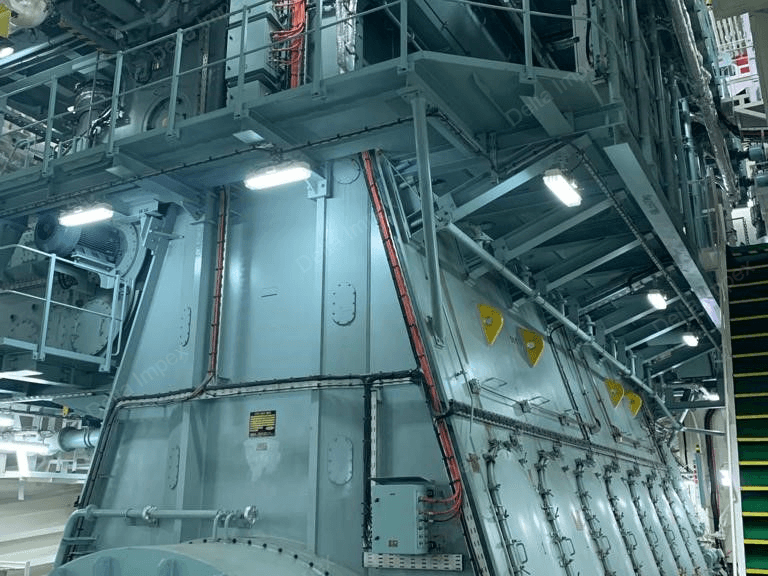 Large Marine Propulsion Engine Assembly